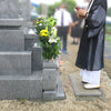 墓じまいを考えているけれど、お寺にはいつ相談すればよいのだろう?