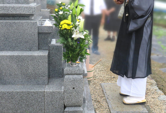 墓じまいを考えているけれど、お寺にはいつ相談すればよいのだろう？