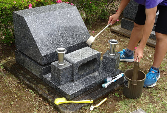 【お墓掃除の正しい順番】効率よくピカピカにする4つのステップ